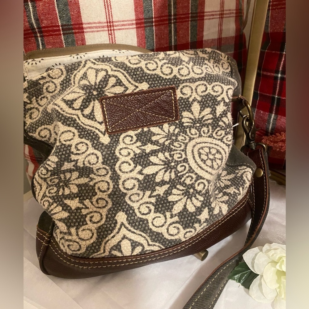Myra Bag Patterned Shoulder Bag